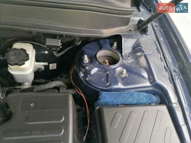 Синий Хендай Санта Фе, объемом двигателя 2.2 л и пробегом 300 тыс. км за 10500 $, фото 11 на Automoto.ua