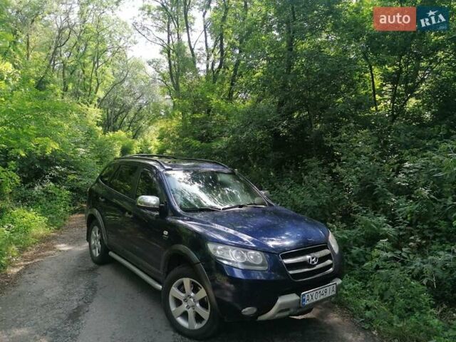 Синий Хендай Санта Фе, объемом двигателя 2.2 л и пробегом 300 тыс. км за 10500 $, фото 3 на Automoto.ua