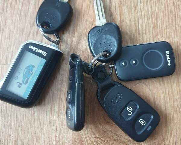 Синий Хендай Санта Фе, объемом двигателя 2.2 л и пробегом 329 тыс. км за 8700 $, фото 16 на Automoto.ua