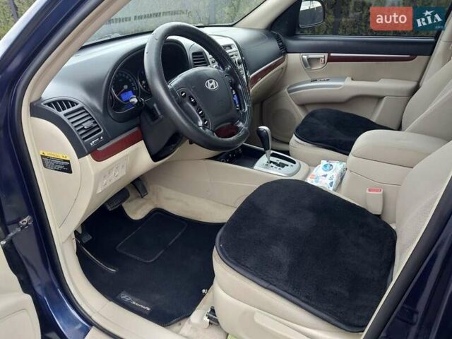 Синий Хендай Санта Фе, объемом двигателя 2.19 л и пробегом 253 тыс. км за 8350 $, фото 12 на Automoto.ua