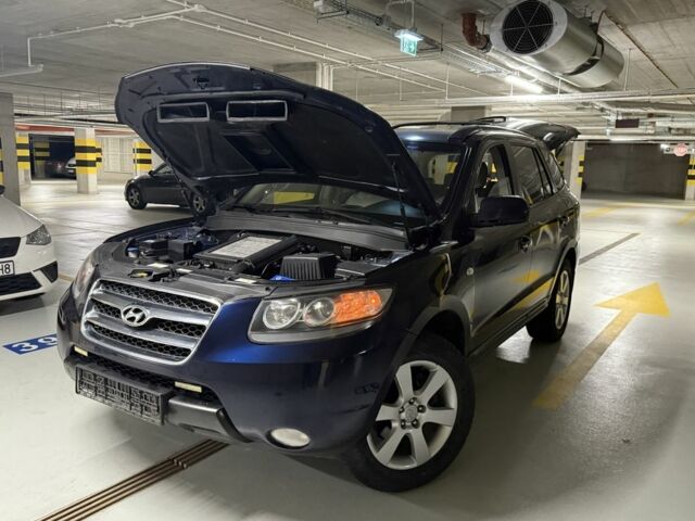 Синий Хендай Санта Фе, объемом двигателя 2.2 л и пробегом 271 тыс. км за 5000 $, фото 4 на Automoto.ua