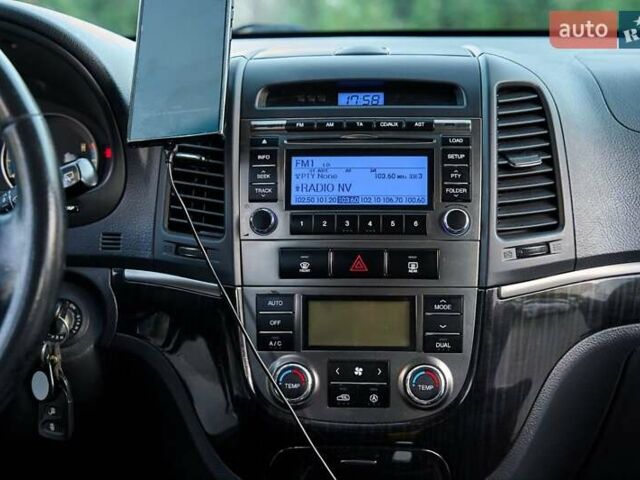 Синий Хендай Санта Фе, объемом двигателя 2.2 л и пробегом 198 тыс. км за 10700 $, фото 27 на Automoto.ua