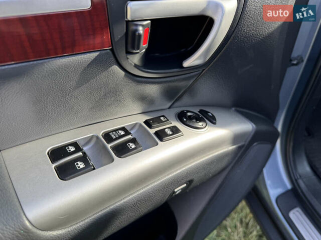 Синий Хендай Санта Фе, объемом двигателя 2.2 л и пробегом 180 тыс. км за 10200 $, фото 11 на Automoto.ua