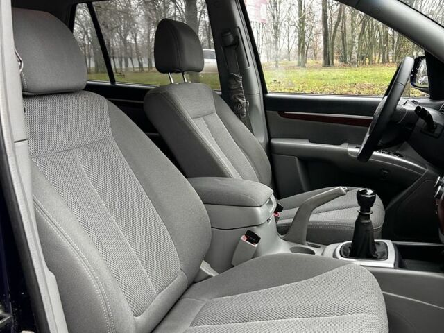 Синий Хендай Санта Фе, объемом двигателя 2.2 л и пробегом 268 тыс. км за 5750 $, фото 10 на Automoto.ua