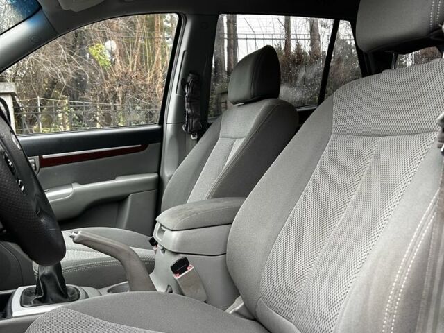 Синий Хендай Санта Фе, объемом двигателя 2.2 л и пробегом 268 тыс. км за 5750 $, фото 9 на Automoto.ua