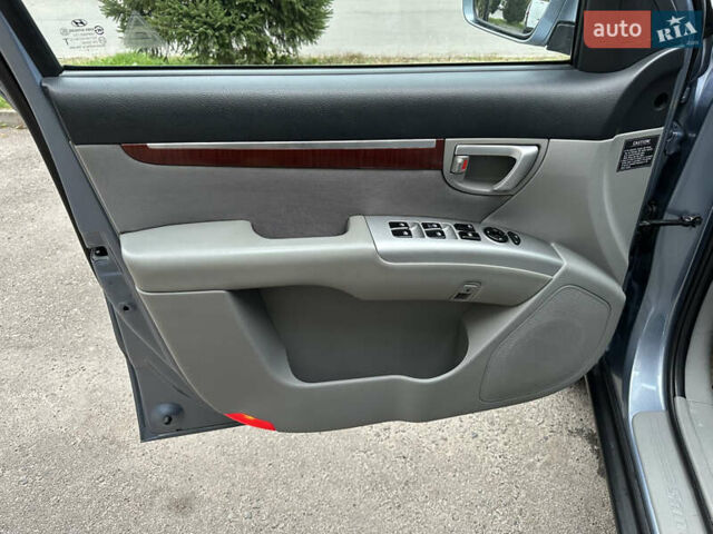 Синий Хендай Санта Фе, объемом двигателя 2.2 л и пробегом 275 тыс. км за 11199 $, фото 9 на Automoto.ua