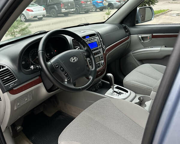 Синий Хендай Санта Фе, объемом двигателя 2.2 л и пробегом 275 тыс. км за 11199 $, фото 12 на Automoto.ua