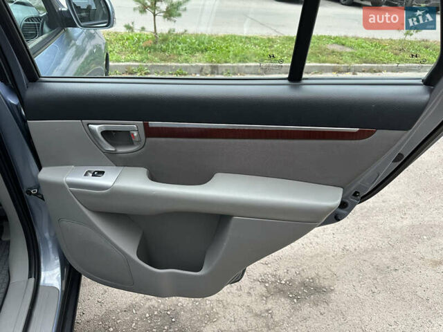 Синий Хендай Санта Фе, объемом двигателя 2.2 л и пробегом 275 тыс. км за 11199 $, фото 28 на Automoto.ua