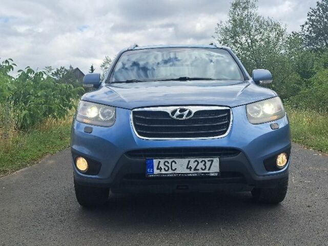 Хендай Санта Фе 2011 в Хусте на Automoto.ua Синий Хендай Санта Фе, объемом двигателя 0 л и пробегом 228 тыс. км за 6300 $, фото 1 на Automoto.ua