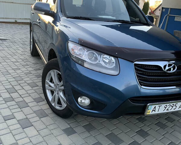 Синий Хендай Санта Фе, объемом двигателя 2.2 л и пробегом 197 тыс. км за 13000 $, фото 1 на Automoto.ua
