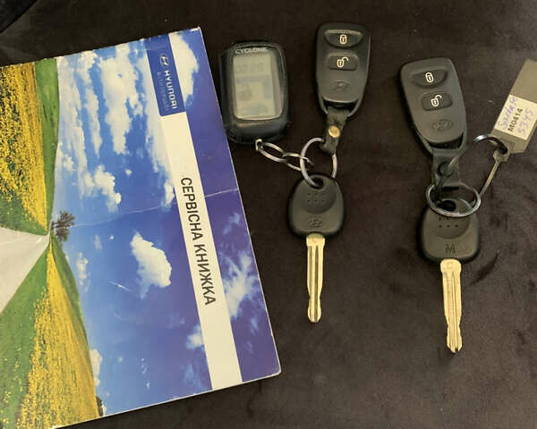 Синий Хендай Санта Фе, объемом двигателя 2.2 л и пробегом 197 тыс. км за 13000 $, фото 6 на Automoto.ua