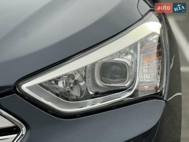 Синий Хендай Санта Фе, объемом двигателя 2.2 л и пробегом 187 тыс. км за 17200 $, фото 19 на Automoto.ua