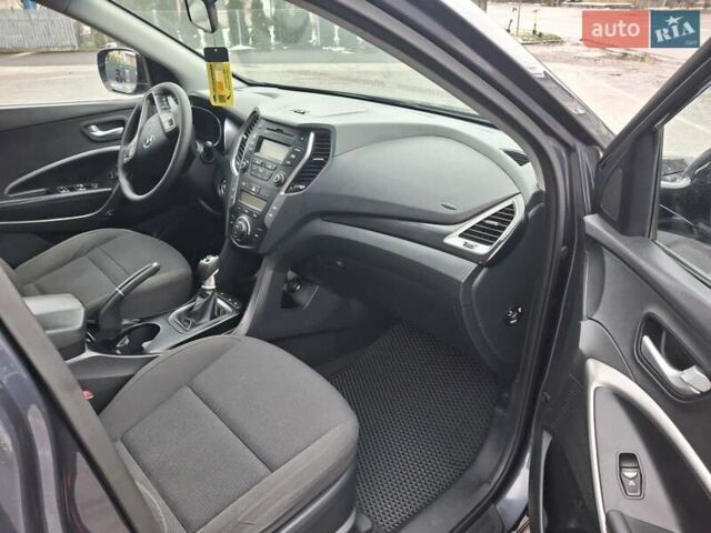 Синий Хендай Санта Фе, объемом двигателя 2.2 л и пробегом 240 тыс. км за 15800 $, фото 5 на Automoto.ua