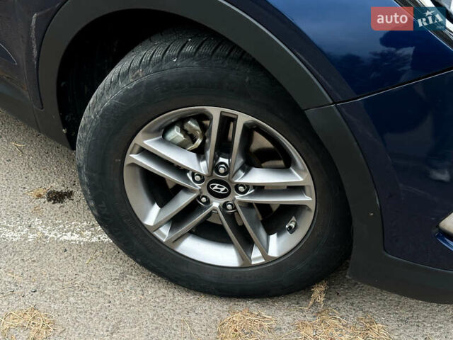 Синий Хендай Санта Фе, объемом двигателя 2.4 л и пробегом 86 тыс. км за 15500 $, фото 4 на Automoto.ua