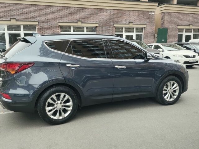 Синий Хендай Санта Фе, объемом двигателя 2 л и пробегом 187 тыс. км за 19000 $, фото 3 на Automoto.ua