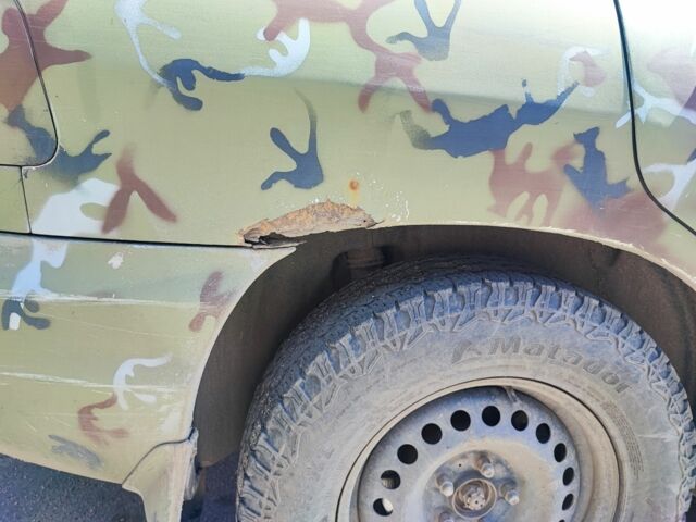 Зеленый Хендай Санта Фе, объемом двигателя 2 л и пробегом 316 тыс. км за 2404 $, фото 8 на Automoto.ua