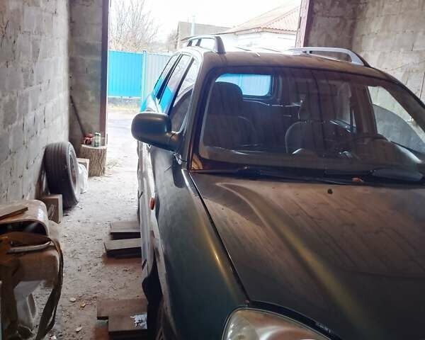 Зеленый Хендай Санта Фе, объемом двигателя 2 л и пробегом 300 тыс. км за 4200 $, фото 5 на Automoto.ua