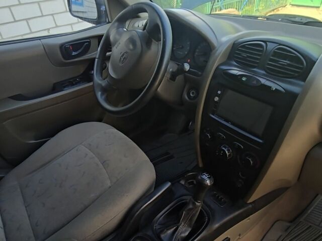 Зеленый Хендай Санта Фе, объемом двигателя 2 л и пробегом 350 тыс. км за 3349 $, фото 6 на Automoto.ua