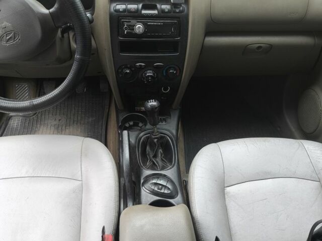 Зелений Хендай Санта Фе, об'ємом двигуна 2 л та пробігом 280 тис. км за 2222 $, фото 7 на Automoto.ua