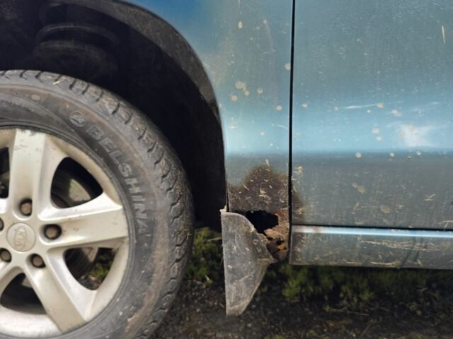 Зеленый Хендай Санта Фе, объемом двигателя 2 л и пробегом 350 тыс. км за 3349 $, фото 12 на Automoto.ua