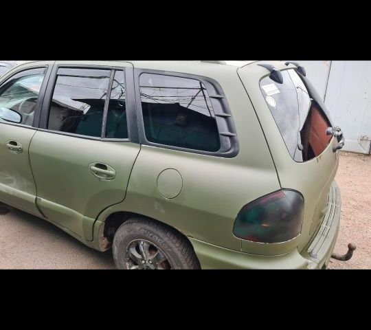 Зеленый Хендай Санта Фе, объемом двигателя 2 л и пробегом 284 тыс. км за 2900 $, фото 1 на Automoto.ua