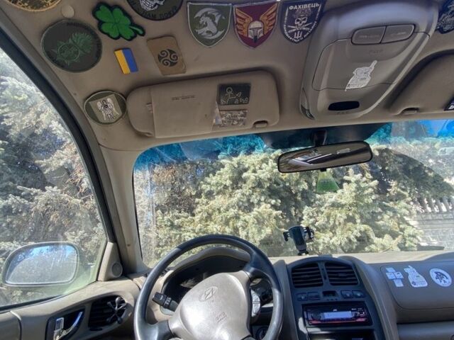 Зелений Хендай Санта Фе, об'ємом двигуна 2 л та пробігом 280 тис. км за 2391 $, фото 1 на Automoto.ua