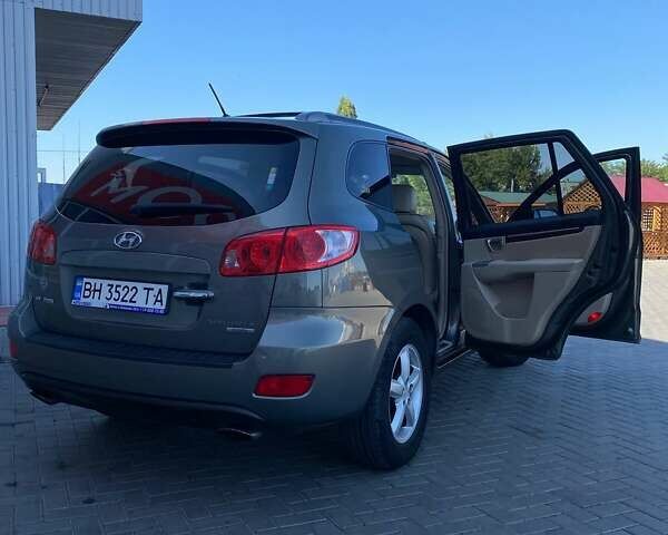 Зеленый Хендай Санта Фе, объемом двигателя 2.19 л и пробегом 240 тыс. км за 9750 $, фото 4 на Automoto.ua