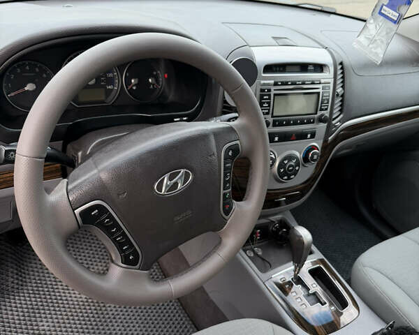 Зеленый Хендай Санта Фе, объемом двигателя 2.36 л и пробегом 180 тыс. км за 9800 $, фото 9 на Automoto.ua