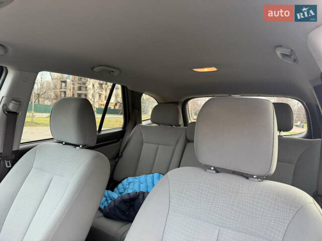 Зеленый Хендай Санта Фе, объемом двигателя 2.36 л и пробегом 180 тыс. км за 9800 $, фото 10 на Automoto.ua