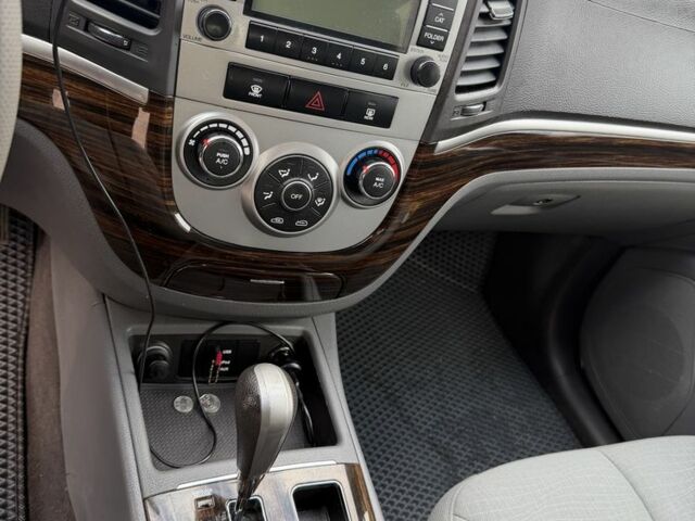 Зеленый Хендай Санта Фе, объемом двигателя 2.4 л и пробегом 180 тыс. км за 9800 $, фото 11 на Automoto.ua