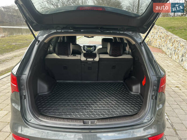 Зеленый Хендай Санта Фе, объемом двигателя 2.4 л и пробегом 211 тыс. км за 13000 $, фото 4 на Automoto.ua