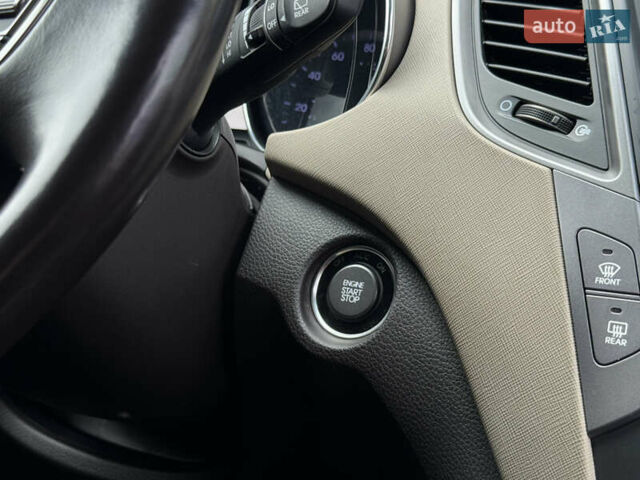 Помаранчевий Хендай Санта Фе, об'ємом двигуна 2 л та пробігом 205 тис. км за 13850 $, фото 17 на Automoto.ua