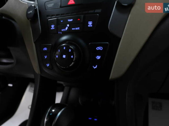 Помаранчевий Хендай Санта Фе, об'ємом двигуна 2.36 л та пробігом 180 тис. км за 13999 $, фото 81 на Automoto.ua