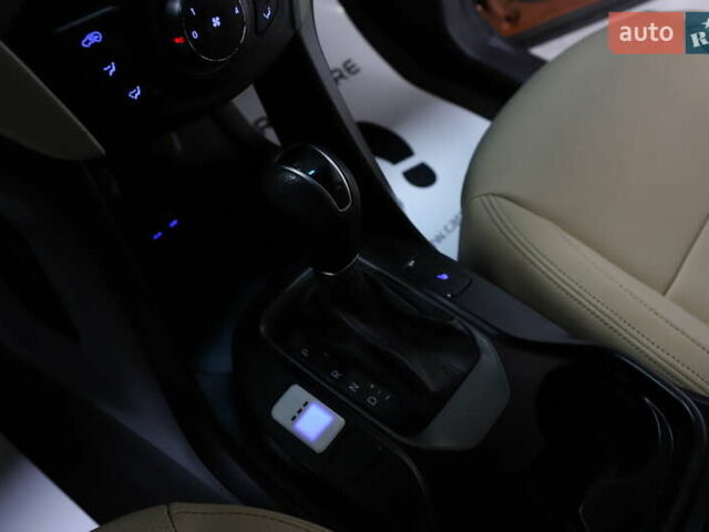 Помаранчевий Хендай Санта Фе, об'ємом двигуна 2.36 л та пробігом 180 тис. км за 13999 $, фото 108 на Automoto.ua