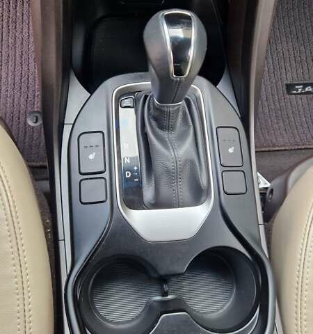 Оранжевый Хендай Санта Фе, объемом двигателя 2.4 л и пробегом 163 тыс. км за 16000 $, фото 15 на Automoto.ua