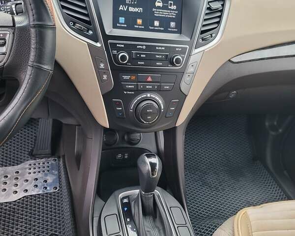 Оранжевый Хендай Санта Фе, объемом двигателя 2.36 л и пробегом 135 тыс. км за 15500 $, фото 16 на Automoto.ua