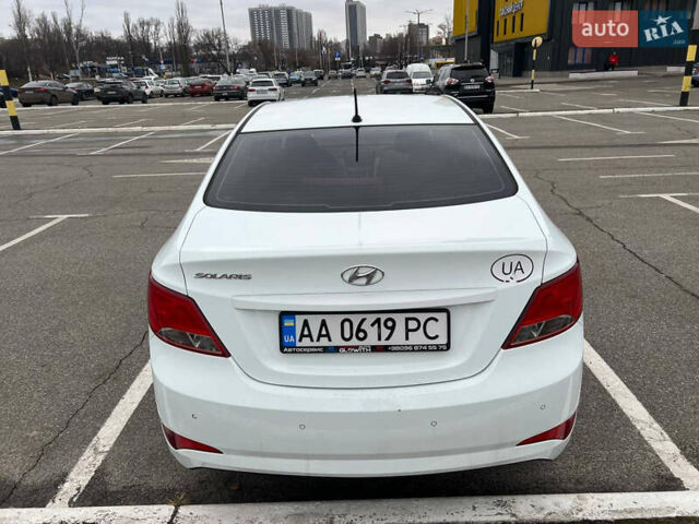 Белый Хендай Соларис, объемом двигателя 1.6 л и пробегом 154 тыс. км за 9800 $, фото 7 на Automoto.ua