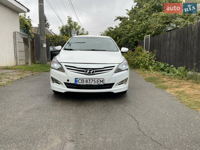 Белый Хендай Соларис, объемом двигателя 1.59 л и пробегом 250 тыс. км за 5200 $, фото 2 на Automoto.ua