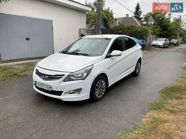 Белый Хендай Соларис, объемом двигателя 1.59 л и пробегом 250 тыс. км за 5200 $, фото 3 на Automoto.ua