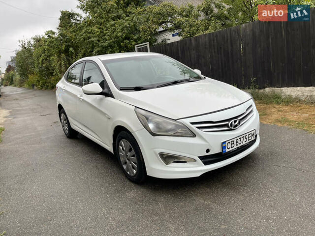 Белый Хендай Соларис, объемом двигателя 1.59 л и пробегом 250 тыс. км за 5200 $, фото 7 на Automoto.ua