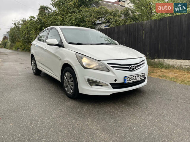 Белый Хендай Соларис, объемом двигателя 1.59 л и пробегом 250 тыс. км за 5200 $, фото 1 на Automoto.ua