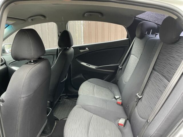 Белый Хендай Соларис, объемом двигателя 1.6 л и пробегом 260 тыс. км за 5500 $, фото 13 на Automoto.ua