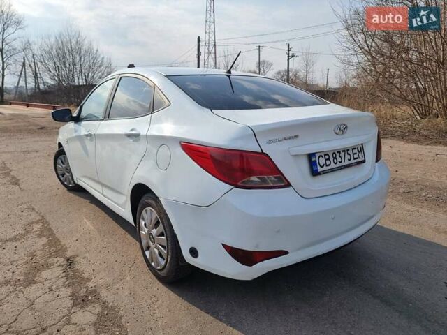 Белый Хендай Соларис, объемом двигателя 1.59 л и пробегом 254 тыс. км за 5999 $, фото 1 на Automoto.ua