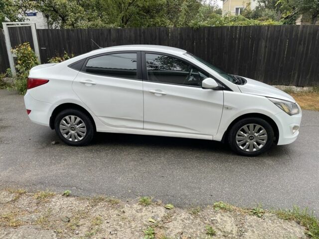 Белый Хендай Соларис, объемом двигателя 1.6 л и пробегом 260 тыс. км за 5500 $, фото 5 на Automoto.ua