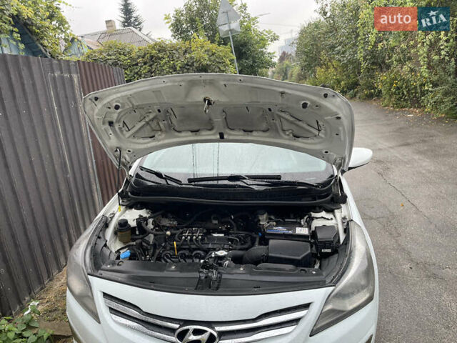 Белый Хендай Соларис, объемом двигателя 1.59 л и пробегом 250 тыс. км за 5200 $, фото 19 на Automoto.ua