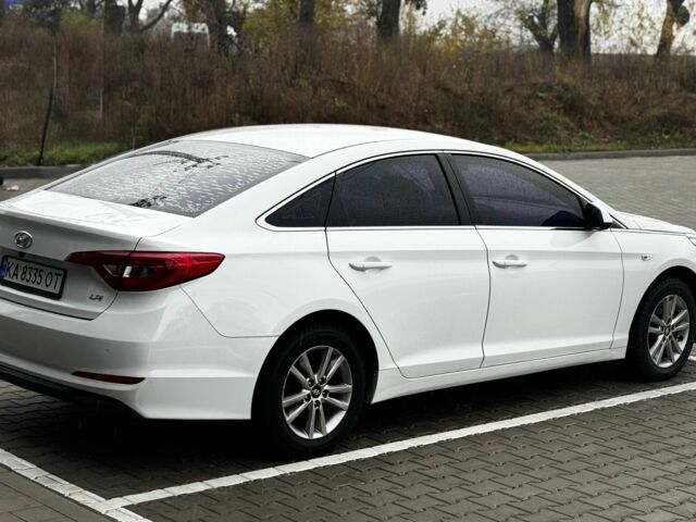 Белый Хендай Соларис, объемом двигателя 2 л и пробегом 387 тыс. км за 263 $, фото 4 на Automoto.ua