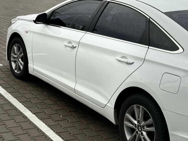 Белый Хендай Соларис, объемом двигателя 2 л и пробегом 387 тыс. км за 263 $, фото 8 на Automoto.ua