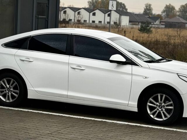 Белый Хендай Соларис, объемом двигателя 2 л и пробегом 387 тыс. км за 263 $, фото 3 на Automoto.ua