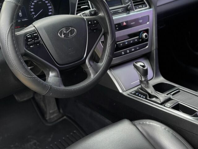 Белый Хендай Соларис, объемом двигателя 2 л и пробегом 387 тыс. км за 263 $, фото 16 на Automoto.ua