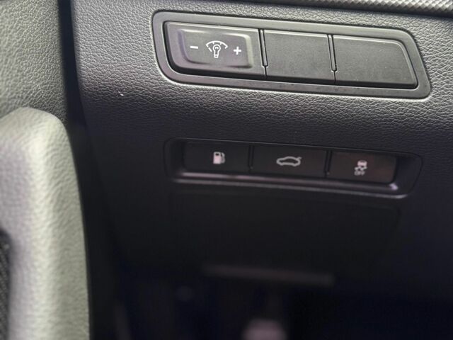 Белый Хендай Соларис, объемом двигателя 2 л и пробегом 387 тыс. км за 263 $, фото 15 на Automoto.ua